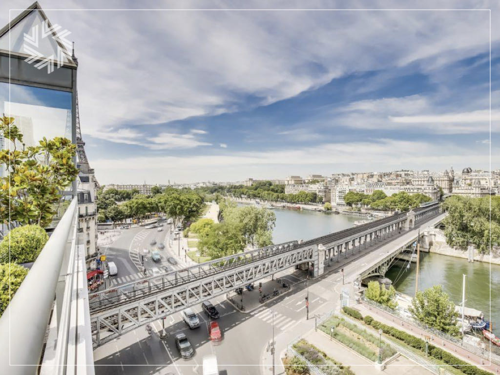 Terrasse avec vue panoramique sur Paris